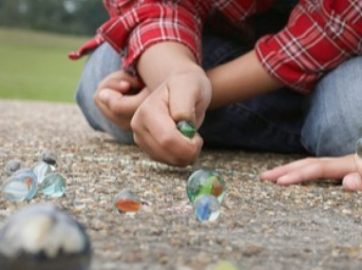 5 brincadeiras que ensinam sobre dinheiro